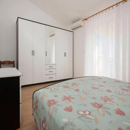 One-bedroom Near