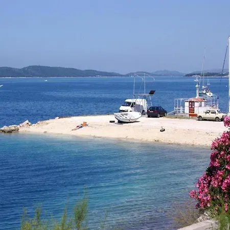 アパート In Ibenik Near Adriatic Beaches ブロダリツァ