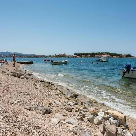 In Ibenik Near Adriatic Beaches アパート