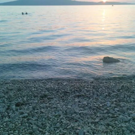 アパート In Ibenik Near Adriatic Beaches ブロダリツァ