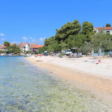 In Ibenik Near Adriatic Beaches アパート *