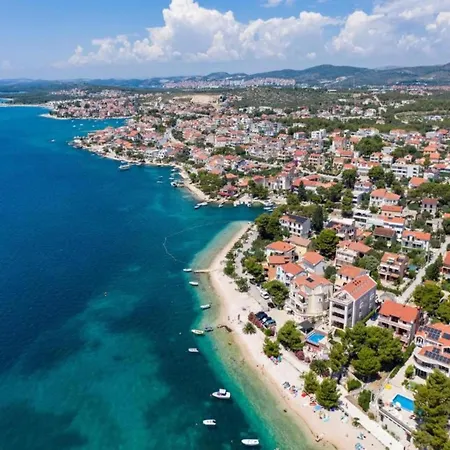 In Ibenik Near Adriatic Beaches アパート *
