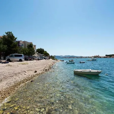 In Ibenik Near Adriatic Beaches アパート
